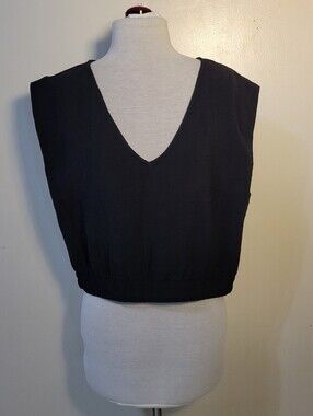 (Women’s L) Black V-Neck Cropped Sleeveless Tank Top